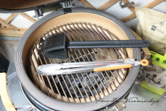 pince longue et brosse