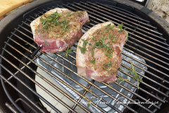 Côtes de porc fumées au kamado