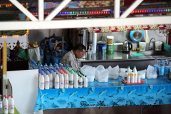 Le lait de coco fraichement pressé au marché de Papeete